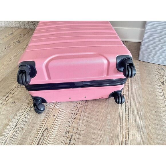 New $439 TAG Gateway 1Piece Hardside Luggage suitcase, travel bag 28” roll - Picture 11 of 14